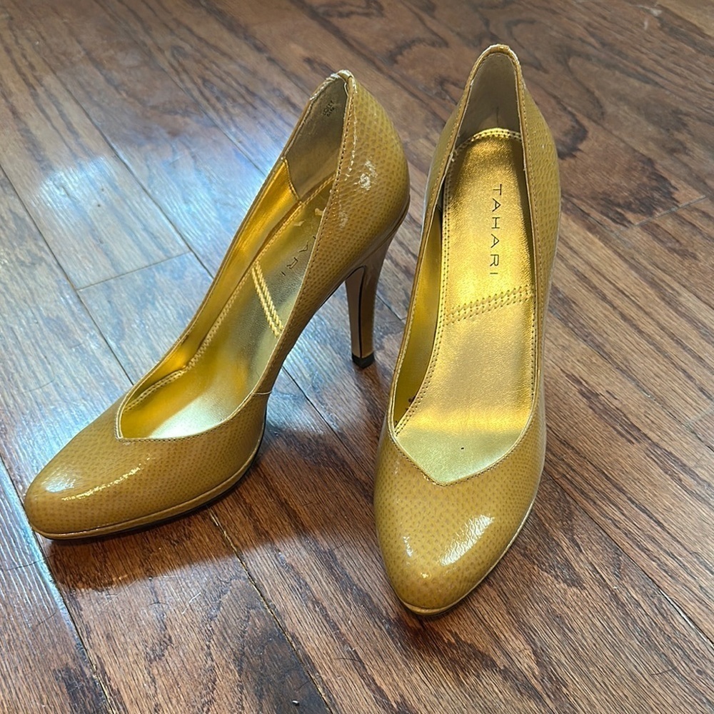 Vintage Tahari “lolly” Mustard Yellow Women's Heels